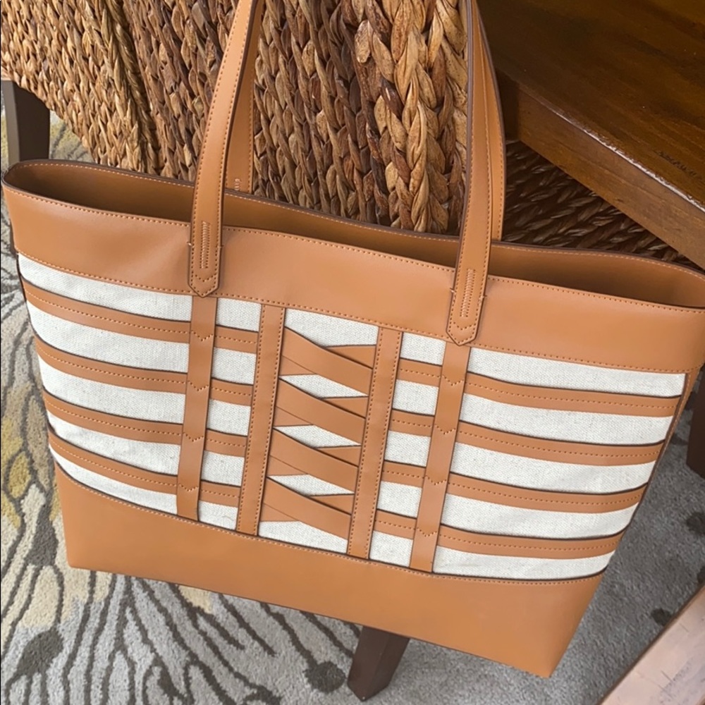 Sale! Stella & Dot Valencia Tote